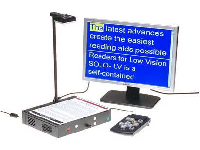 Urządzenie Eye-Pal Reading Machine oraz monitor, na którym znajduje się tekst