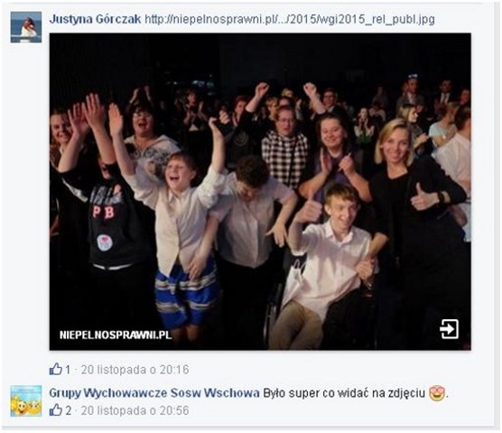 post na Facebooku jako zdjęcie bawiącej się publiczności na gali