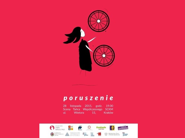 różowy plakat spektaklu Poruszenie z grafiką kobiety żonglującej dwoma kołami jakby z roweru