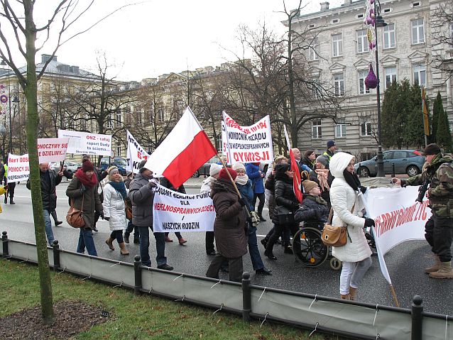 Manifestacja na ulicy Warszawy