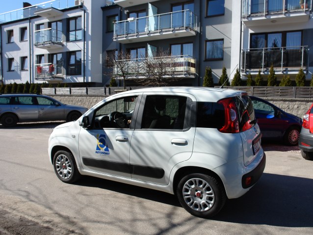 Fiat Panda zaparkowany tyłem