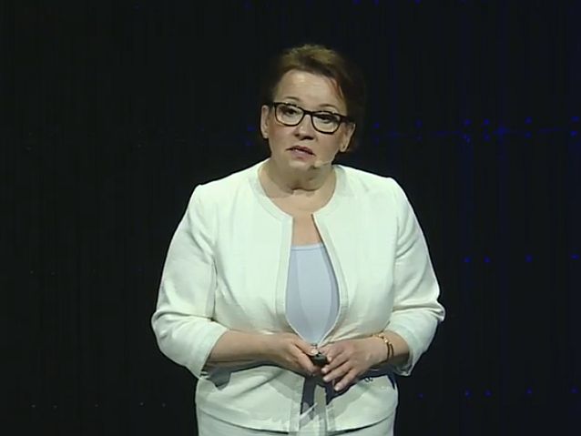 Minister Anna Zalewska podczas przemówienia