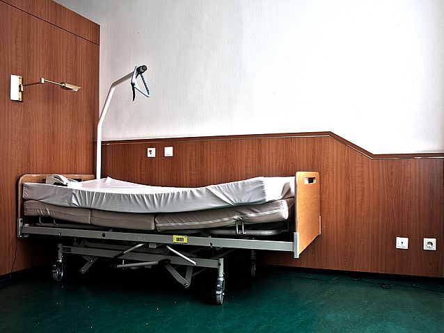 Puste łóżko szpitalne