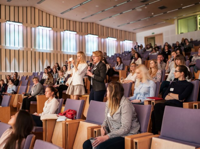 zebrani na konferencji