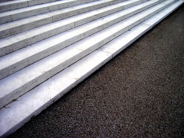 białe schody