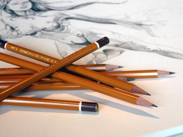 na szkicu kobiety znajduje się kilka ołówków