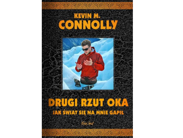 okładka z Kevin Connollym, który patrzy na swoje dłonie wśród zasp śbiegu w górach