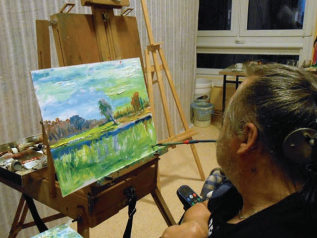 Jerzy Omelczuk maluje obraz