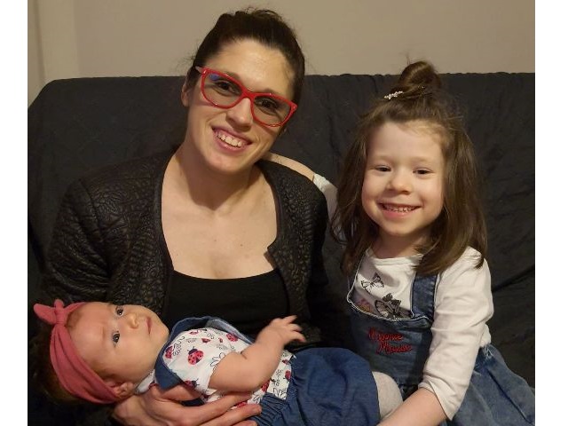uśmiechnięta Marta Smorczewska z dwójką dzieci