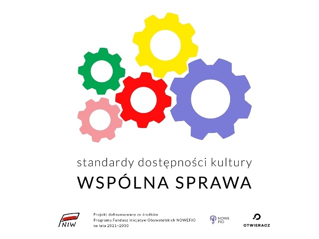 logo projektu różnej wielkości i kolorów zębate kółka i napis standardy dostępności kultury wspólna sprawa na dole loga