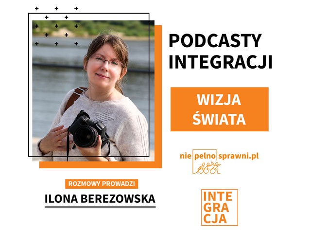 Zdjęcie Ilony Berezowskiej i napisy od góry: Podcasty Integracji. Wizja świata. Rozmowy prowadzi Ilona Berezowska. Poniżej loga portalu Niepelnosprawni.pl i Integracji