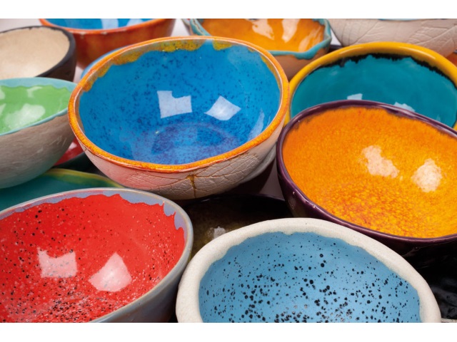 kolorowe ceramiczne misy