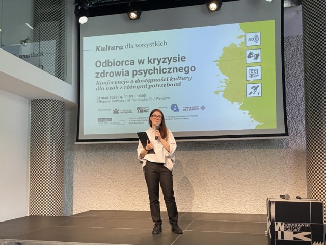 Justyna Mańkowska - Wiceprezeska Zarządu Fundacji Katarynka podczas przemowy. 