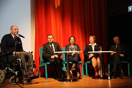 Debata podczas konferencji, od lewej: Piotr Pawłowski, Paweł Łukasiak, Mirella Panek-Owsiańska, Teresa Hernik i Włodzimierz Marciński