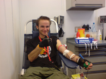 zdjęcie: Maks w trakcie oddawania krwi