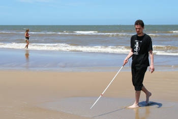 Na zdjęciu: Paweł Urbański trenuje na plaży
