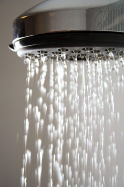 zdjęcie: woda lecąca z prysznica