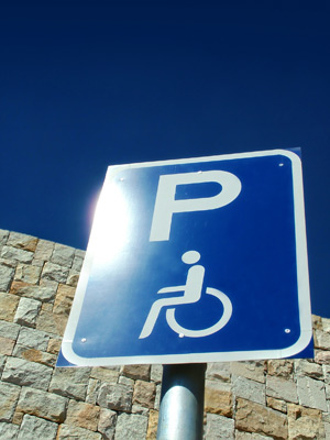 znak parkingu dla osób z niepełnosprawnością