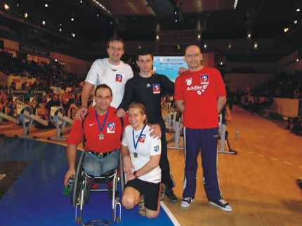 Na zdjęciu Robert Studziżba i Jolanta Pawlak z medalami