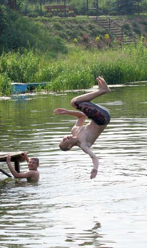 zdjęcie: skok do wody, fot.: Mariusz Grzelak/SE/EAST NEWS