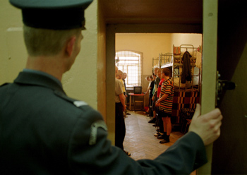 Na zdjęciu: Więźniowie podczas zbiórki