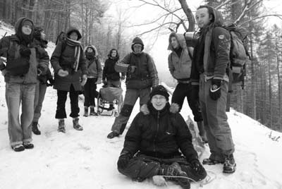 zdjęcie: Michał Woroch ze znajomymi w górach na śniegu