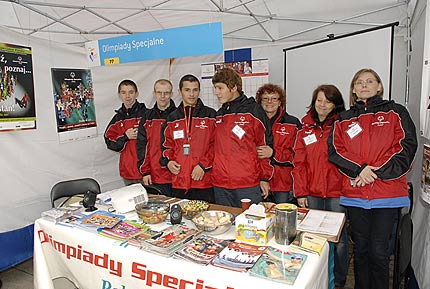 Na zdjęciu: stoisko Olimpiad Specjalnych podczas Pikniku Organizacji Pozarządowych. Fot. Ewa Strasenburg