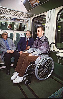 zdjęcie: miejsce dla osoby na wózku w przedziale pociągu