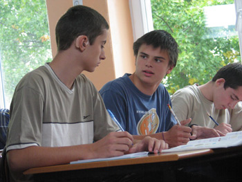 Na zdjęciu: Uczniowie w trakcie lekcji