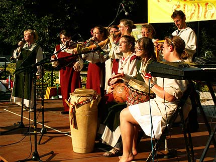 Na zdjęciu: Orkiestra ceramiczna ''Rytmy ziemi'' z WTZ Michalinów. Fot. Ewelina Szumigalska