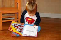 zdjęcie: chłopczyk z książką, fot.: sxc.hu