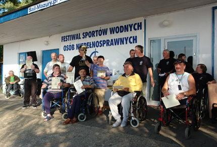 Na zdjęciu: uczestnicy VII Festiwalu Sportów Wodnych Osób Niepełnosprawnych