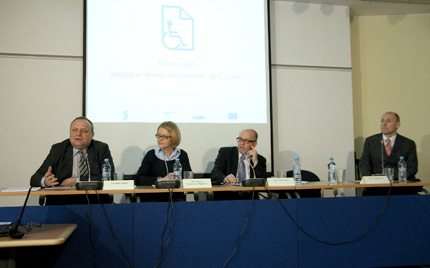 Na zdjęciu: Jarosław Duda, Agnieszka Kozłowska-Rajewicz, Igor Ostrowski, Piotr Pawłowski podczas konferencji „Dostępne strony internetowe, dziś i jutro