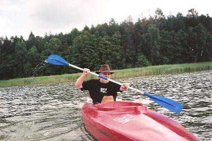 Na zdjęciu: Autor na spływie kajakowym