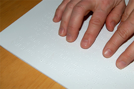 Na zdjęciu: pismo w alfabecie Braille'a, fot. ww.sxc.hu