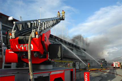 Na zdjęciu: straż podczas gaszenia pożaru